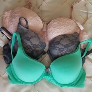 34B Victoria Secret bra